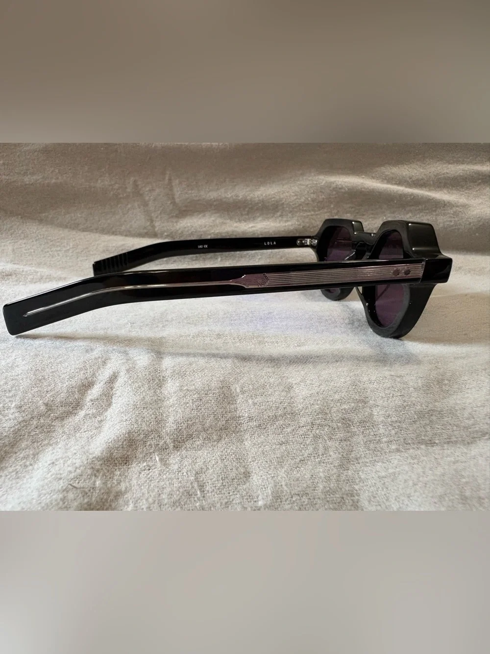 Akila Lola-Black Geometric Sunglasses with Bold Angular Frame